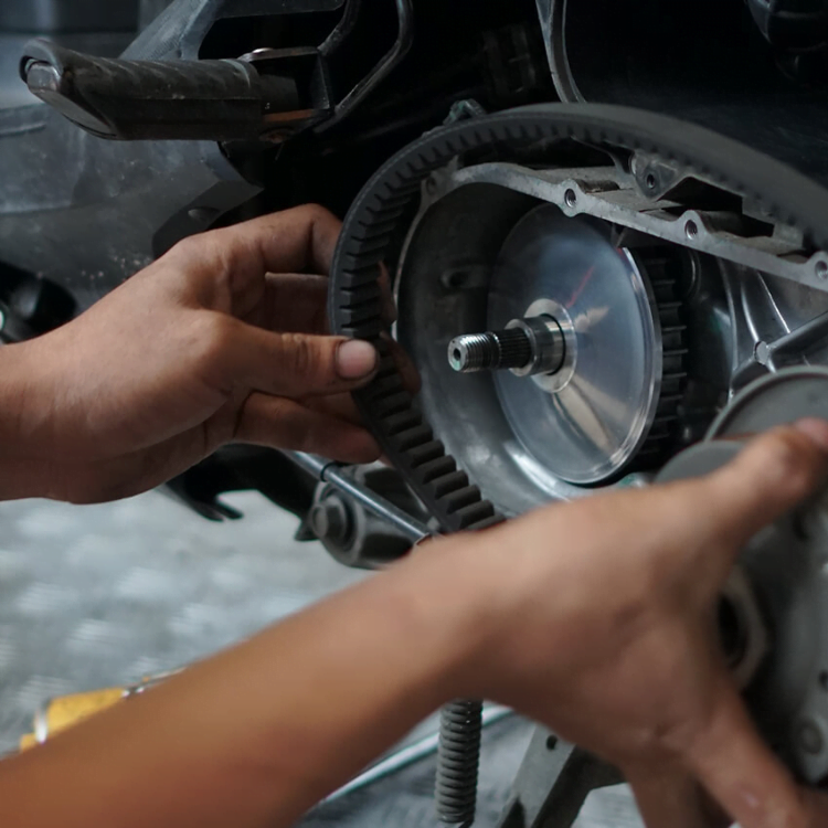 Pemeriksaan Roler Sepeda Motor Matic di sewa Motor evan Trans Lombok